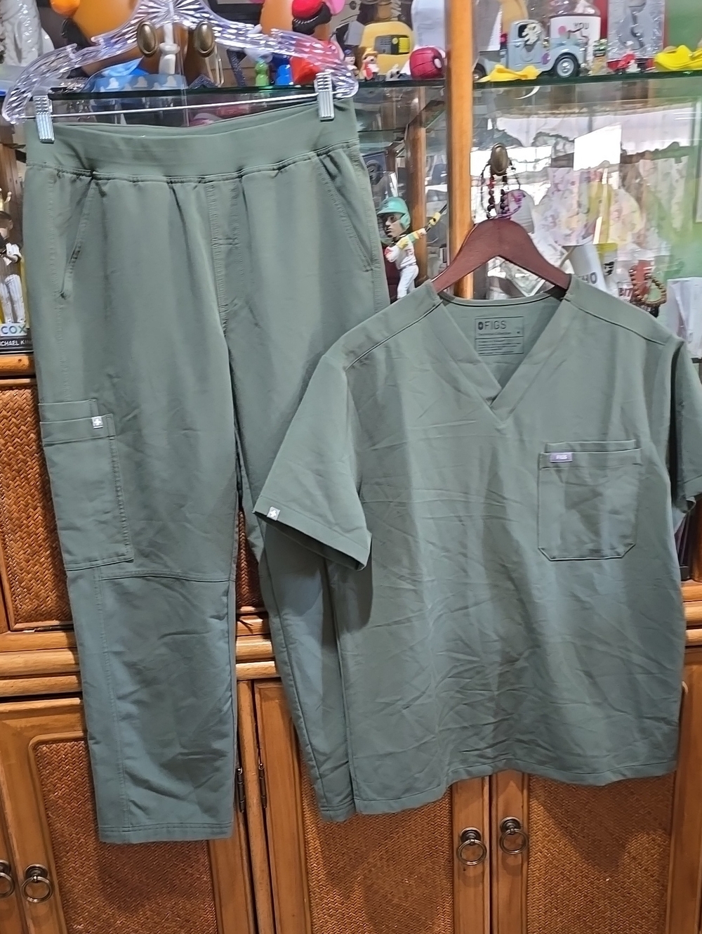 FIGS AXIM CARGO PANTS SET